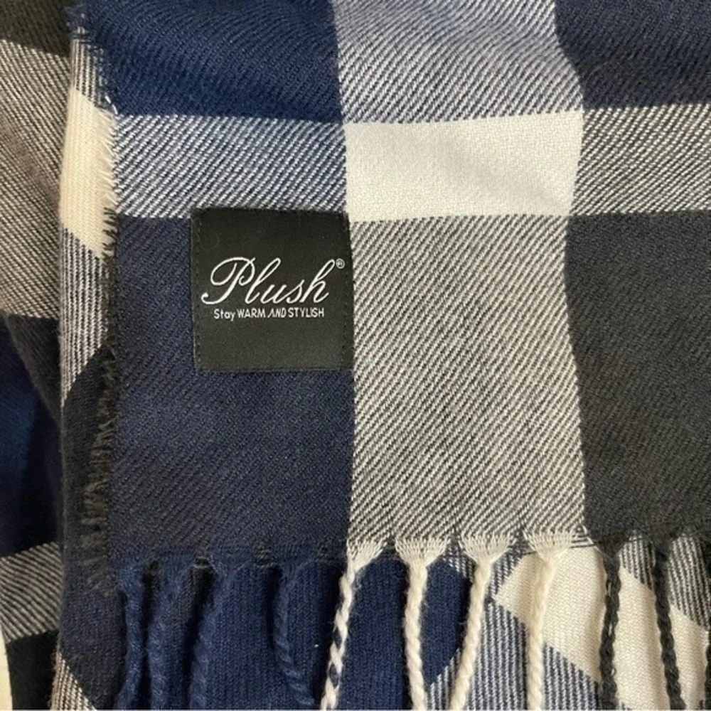 Plush Stay Warm and Stylish Plaid Scarf - Picture 4 of 5